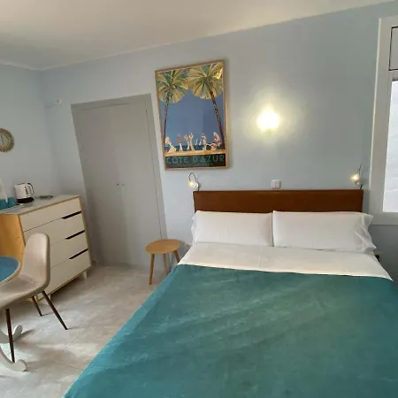 Alexandra Hotel *