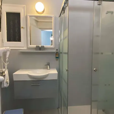 Alexandra Готель Сіджас