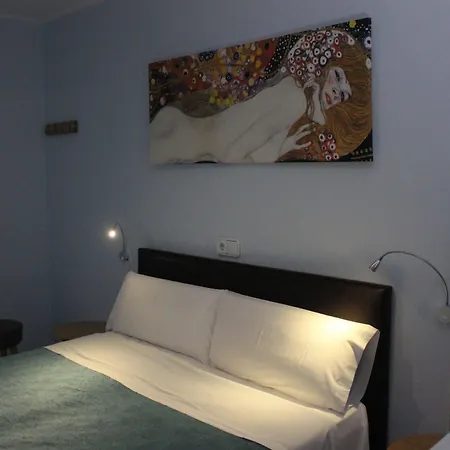 Alexandra Hotel *