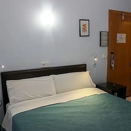 Alexandra Hotel *